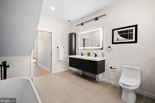 241 Allen St, Philadelphia PA  19125-4103 exterior
