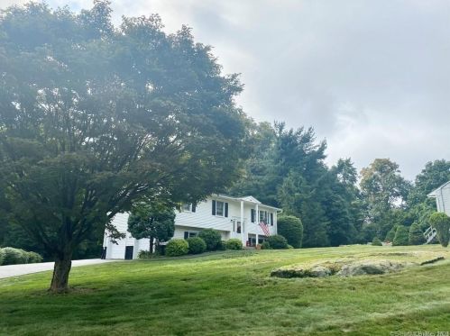 242 Dahlia Dr, Mahopac NY  10541-3768 exterior