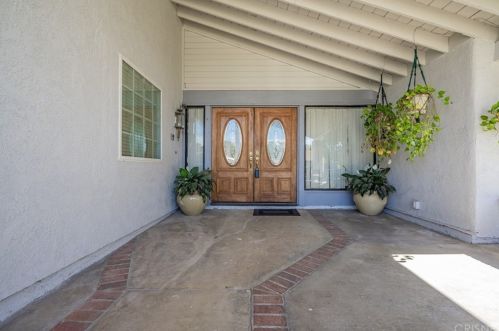 2828 Inyo Cir, Simi Valley CA 93063-2002 exterior