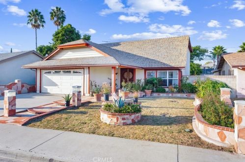 1253 Gladwick St, Long Beach, CA 90746-3826