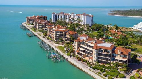341 La Peninsula Blvd, Naples FL  34113-4037 exterior