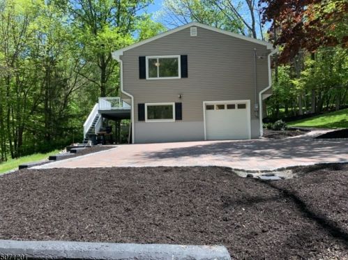 12 Grove Dr, Wantage, NJ 07461-4208