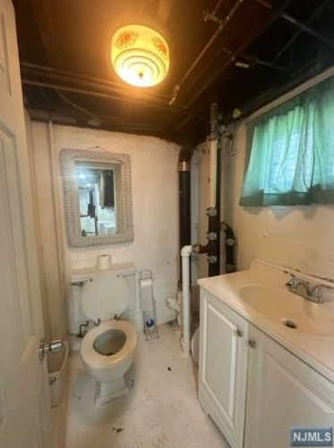 124 Hillside Ave, Teaneck NJ  07666-4011 exterior