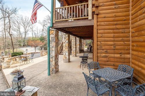 3714 Mountain Rd, Haymarket VA  20169-1739 exterior