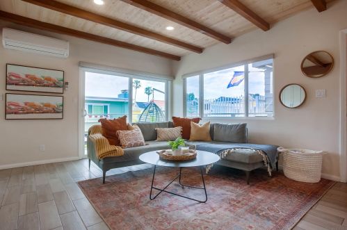 824 Anacapa Ct, San Diego CA  92109-8203 exterior