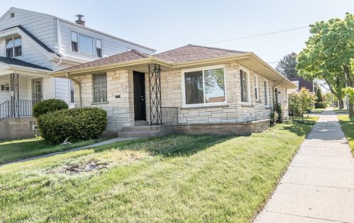 2376 77 St, Milwaukee WI 53219-2765 exterior