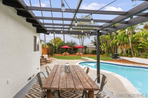 750 Smith Dr, Vista CA  92084-4428 exterior