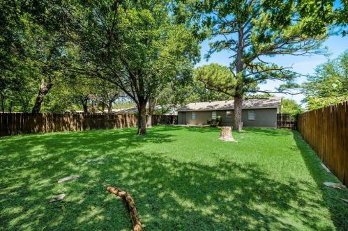 2516 Foxcroft Cir, Denton TX  76209-1501 exterior