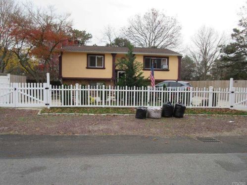 60 Patton Ave, Wheatley Heights NY  11798-4211 exterior