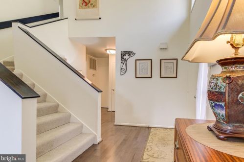 11145 Glade Dr, Herndon, VA 20191-4706