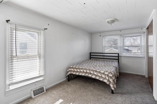 15 Sawyer St, Nashua NH  03060-3740 exterior