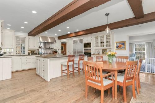 33 Farms Rd, Stamford CT  06903-2724 exterior