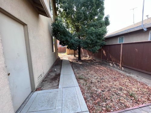 6675 Bruins Ct, Winton CA  95388-9671 exterior