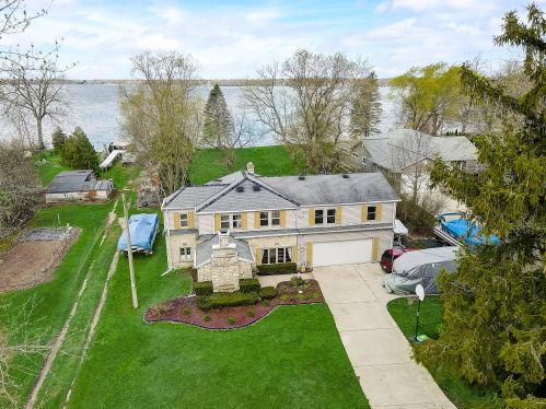 8110 Wind Lake Rd, Waterford, WI 53185-1526