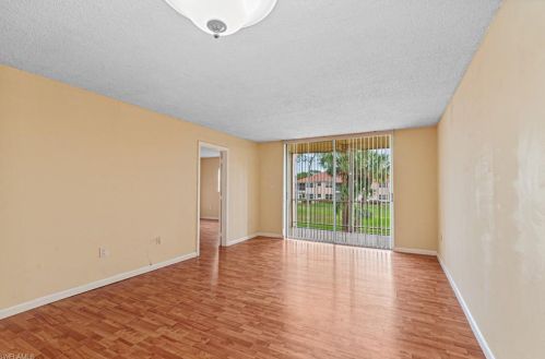 225 Turtle Lake Ct, Naples, FL 34105-5568