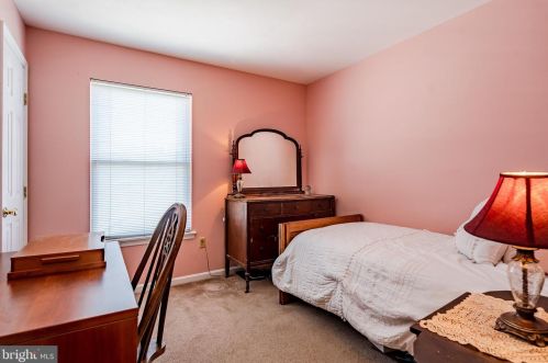 1 Terry Ct, Downingtown PA  19335-2606 exterior