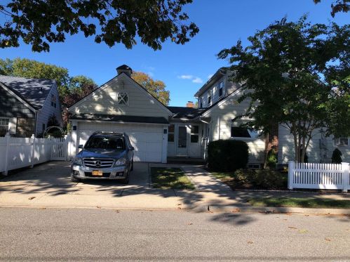 309 Ivy Ave, Westbury NY  11590-1938 exterior