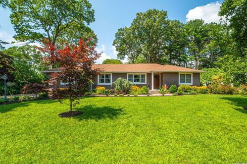 527 Peters Blvd, Brightwaters, NY 11718-1724