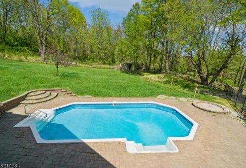 11 Kearny Dr, Wantage NJ  07461-3928 exterior