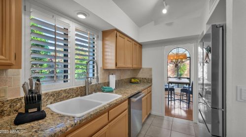 10863 11th St, Phoenix AZ  85020-5836 exterior