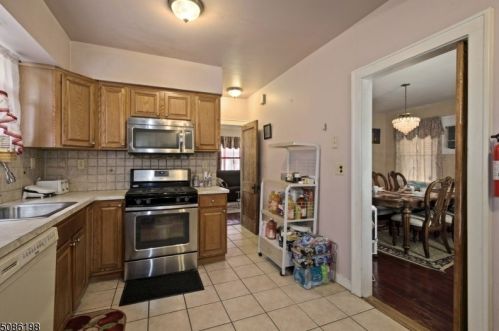 706 Drake Ave, Roselle NJ  07203-2218 exterior