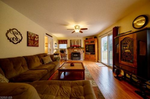 130 Holland Rd, Wantage NJ  07461-2835 exterior