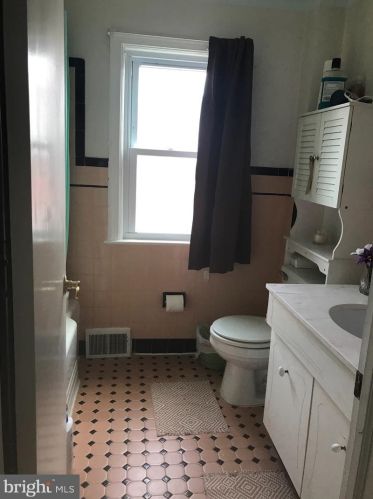 26 Johns Rd, Cheltenham PA  19012-1420 exterior