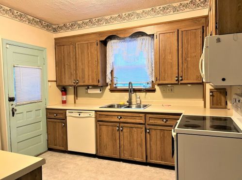 212 Northview Ave, New Castle, PA 16105-2125