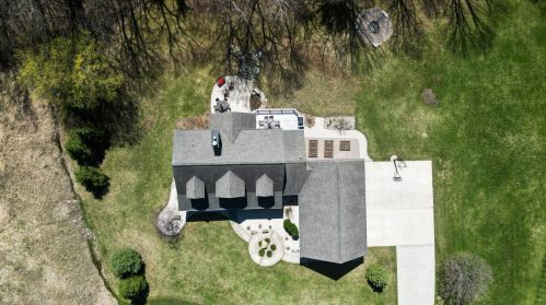 1300 Westbury Ct, Manitowoc WI  54220-8756 exterior