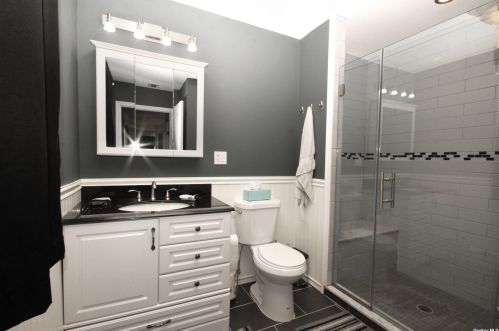 656 Sandra Ave, West Islip NY  11795-2524 exterior