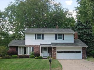 2208 Thornridge Dr, Toledo, OH 43614-3129