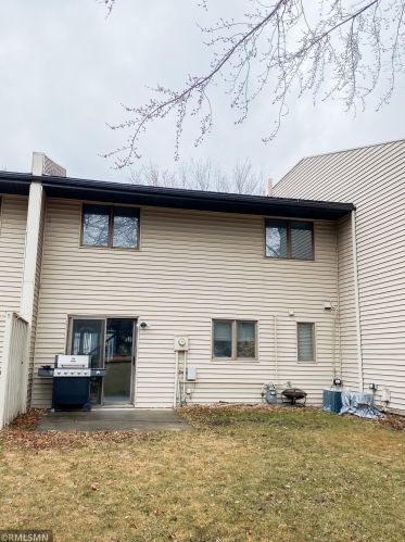 742 8th St, Sauk Rapids, MN 56379-2356