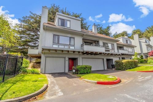 301 Innisfree Dr, Daly City, CA 94015-4359