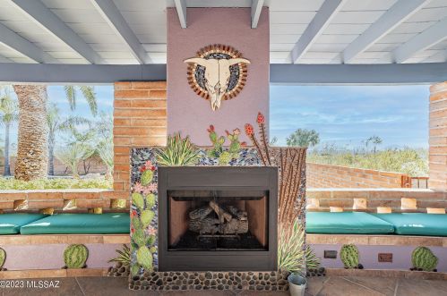 4305 Avenida Del Cazador, Tucson AZ  85718-7065 exterior