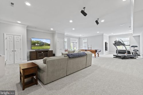 17621 Stonegait Ct, Round Hill VA  20141-2264 exterior