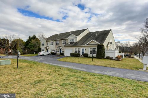 15 Court Ln, Carlisle, PA 17013-1397