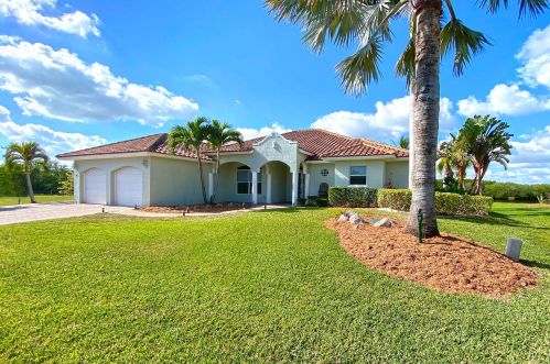 81 Queens Rd, Fort Pierce, FL 34949-8312
