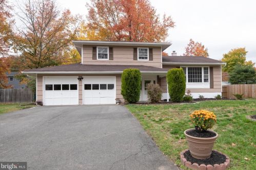 18 Manorhouse Dr, Trenton NJ  08638-1728 exterior