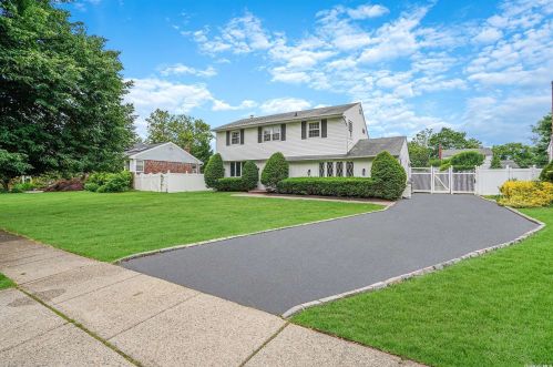 10 Cliftwood Pl, San Remo, NY 11754-4011