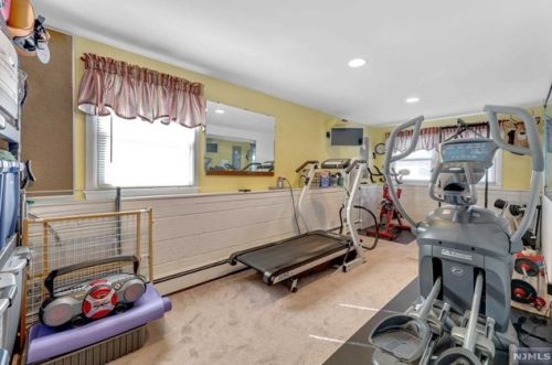 437 Northern Pkwy, Ridgewood NJ  07450-1720 exterior