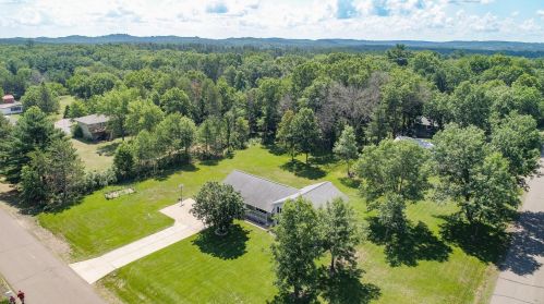 9801 Pine Rd, Brackett, WI 54742-4520