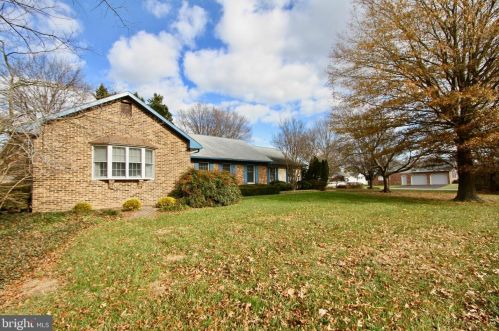 135 Applewood Dr, Dover, DE 19901-6246