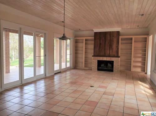 352 Ridge Crest Dr, Seguin TX  78155-9407 exterior