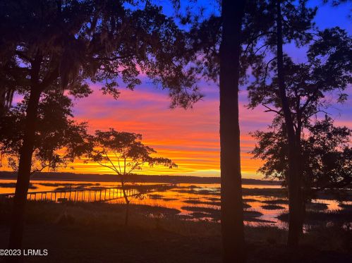 103 Tuscarora Ave, Beaufort, SC 29907-1106