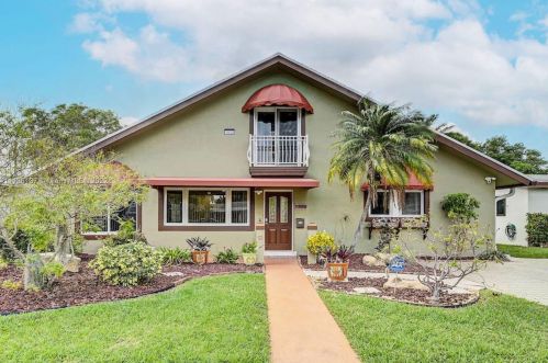 1020 13th Ter, Hollywood, FL 33019-3114