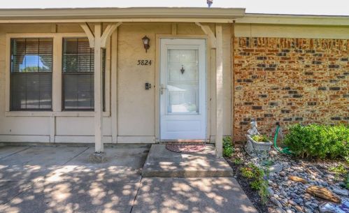 5824 Sea Breeze Ln, Fort Worth TX  76135-2068 exterior