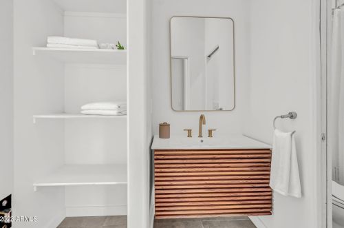 7627 22nd St, Phoenix AZ  85020-4706 exterior