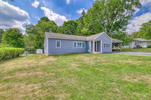 15 Apple Ln, Middletown, NY 10940-6803