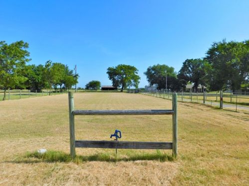 1147 Berend Rd, Pilot Point TX  76258-9349 exterior