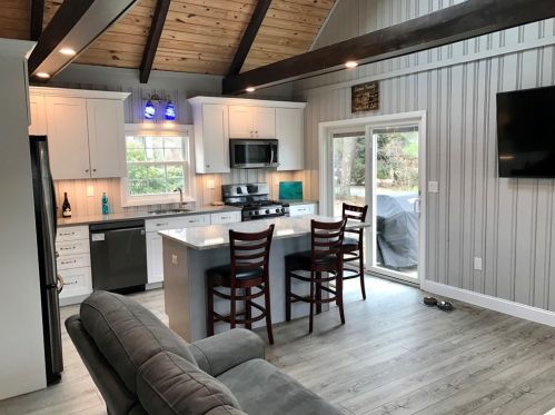 79 Lakewood Dr, Mashpee MA  02649-2142 exterior